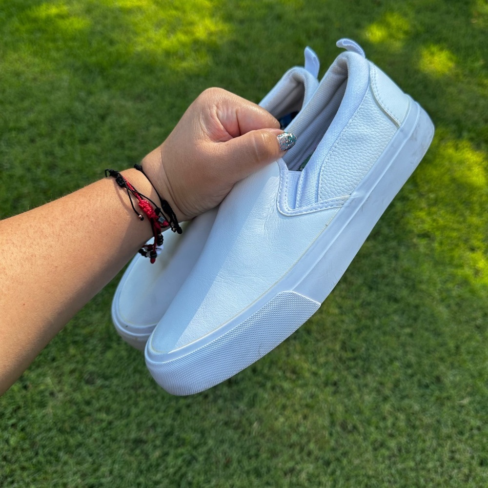 Airwalk Classic White Slip-On Sneakers